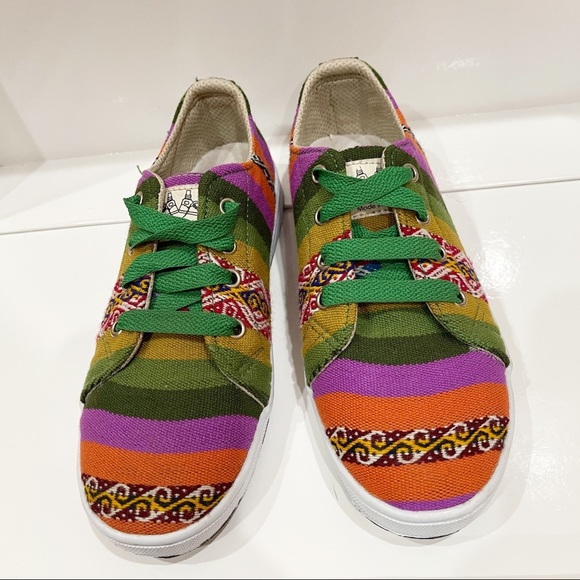 Crazy Andean Shoes Art To Wear Aztec Print Multicolor Sneakers Shoes Women 6 NWO - Picture 4 of 11